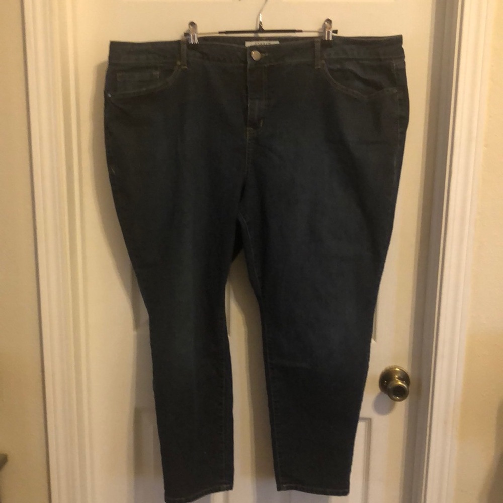 Torrid jeans 26 xs in great shape. Selling due to weight loss.